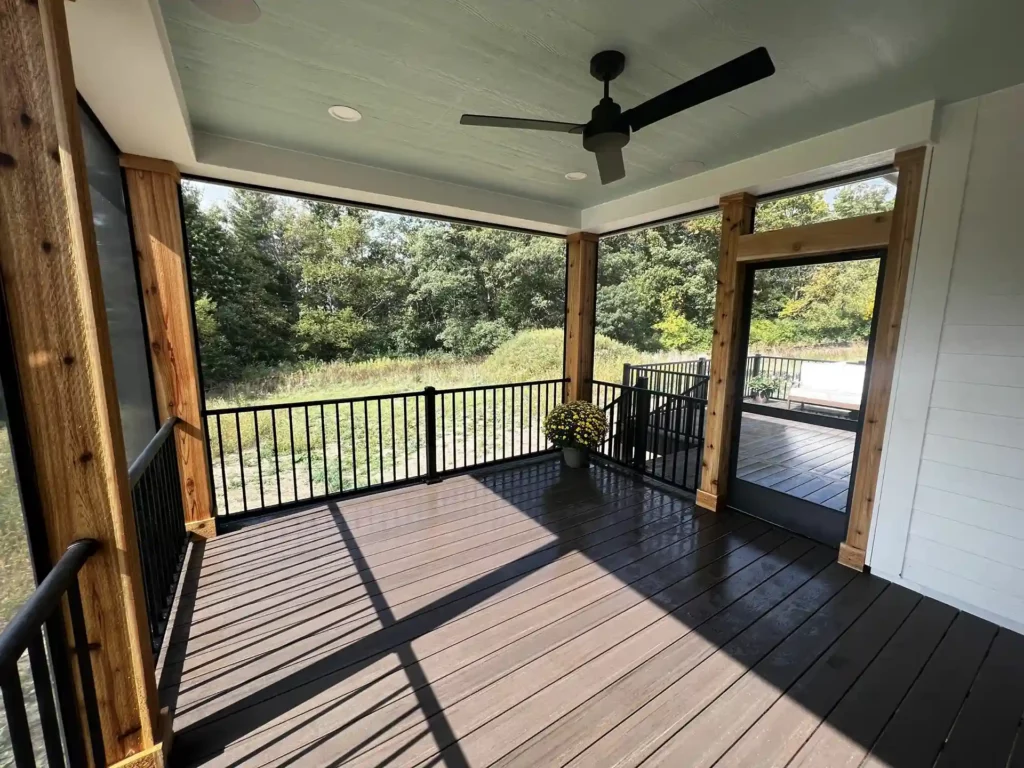 Interior of screened deck w ceiling fan scaled copia