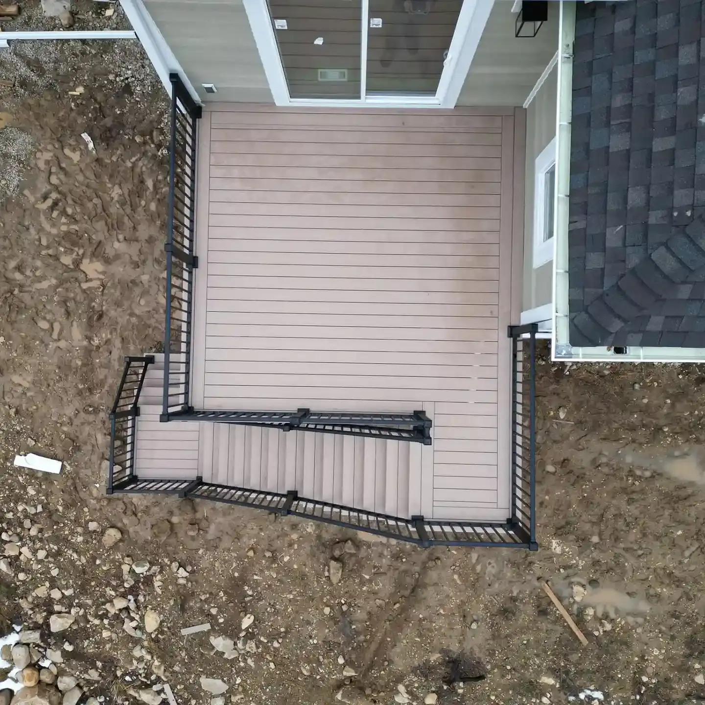 Elevated Compoiste Deck with Stairs copia