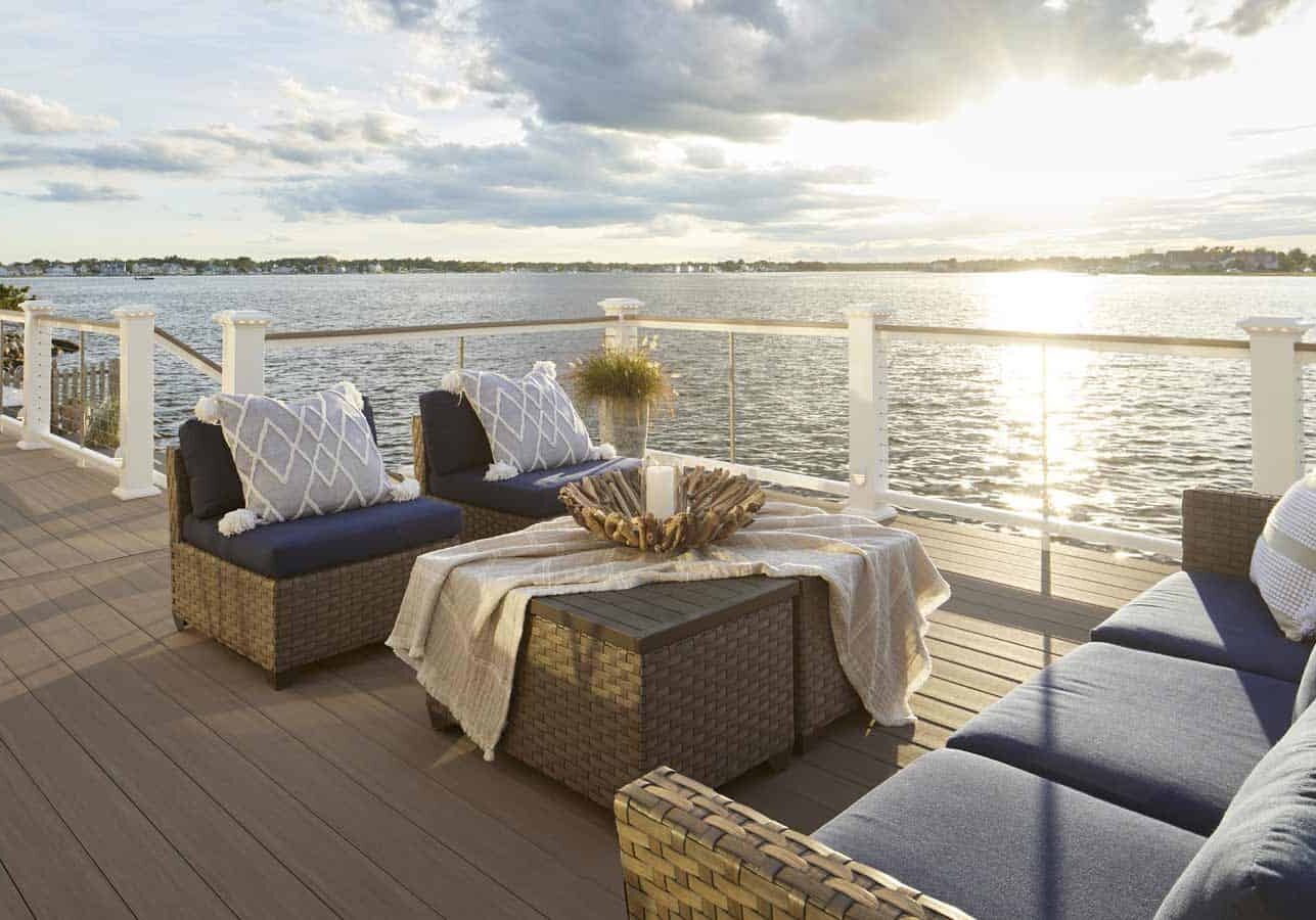 Composite deck builder in Washington, WI.