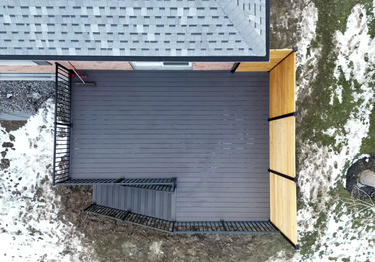 Custom deck with privacy walls