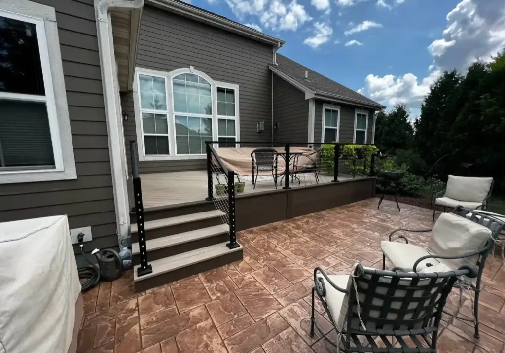 wide_shot_of_composite_deck_at_back_of_house-1-scaled-copia