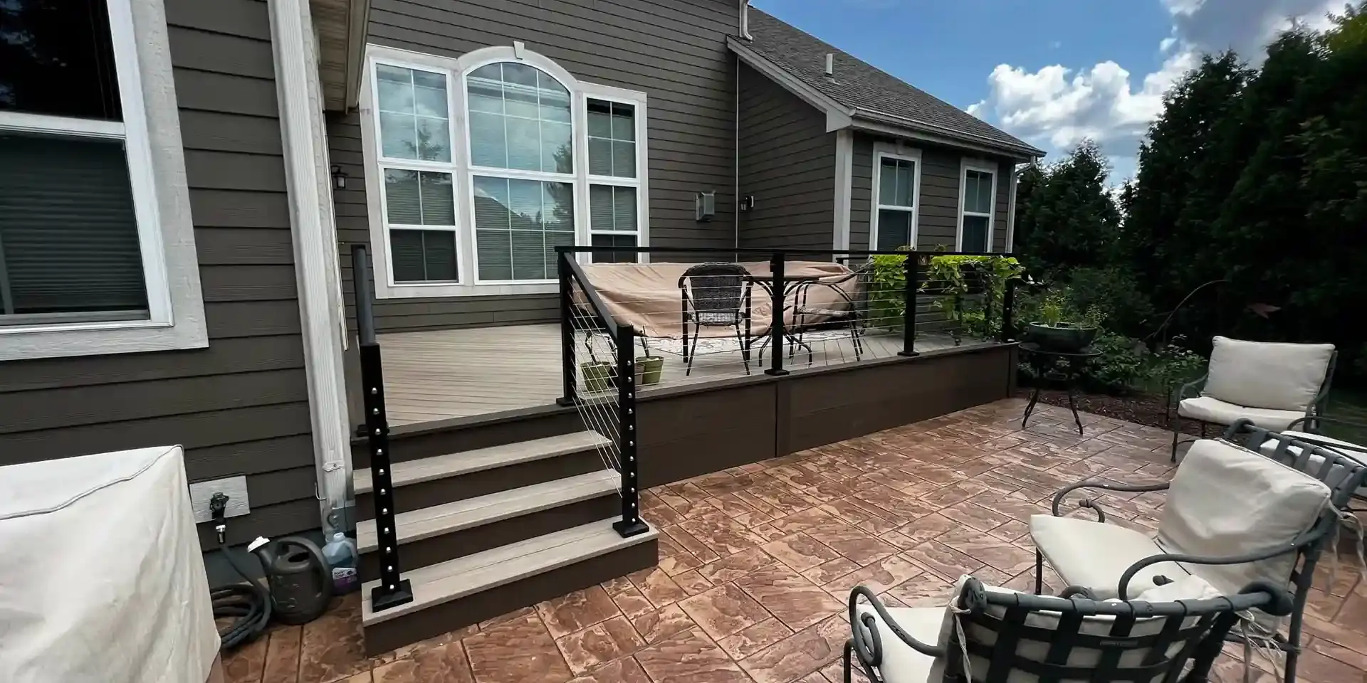 wide_shot_of_composite_deck_at_back_of_house-1-scaled-copia