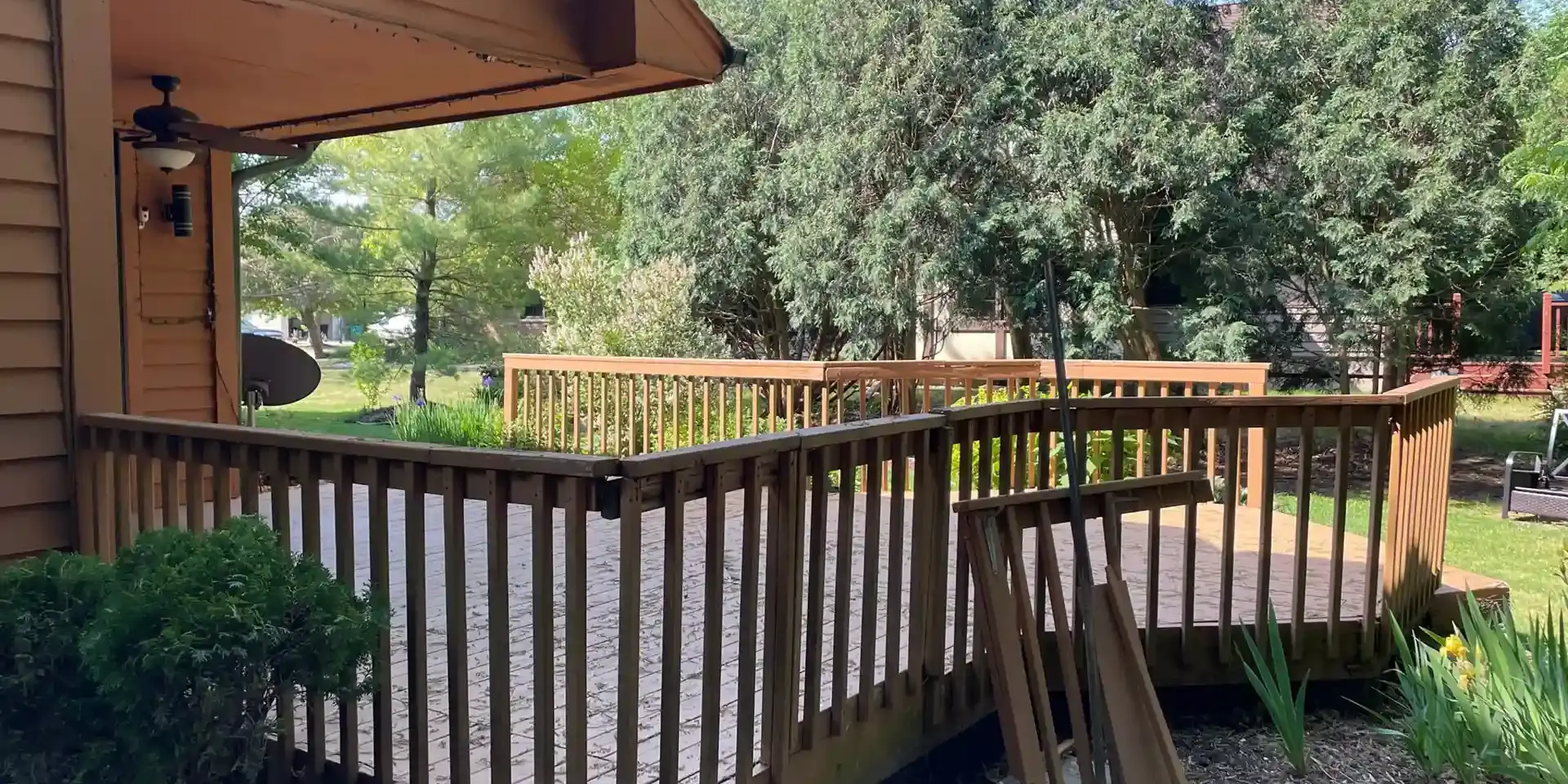 Wood deck railing and deck scaled copia